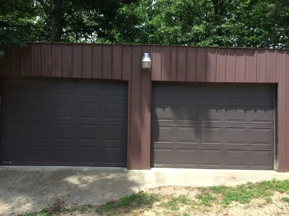 The Bobo garage from the front